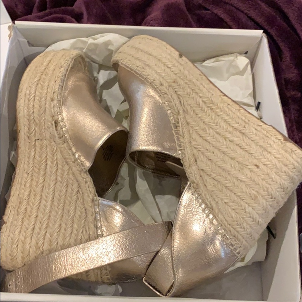 Marc Fisher Adalyn Ivory Suede Size 10 worn once
